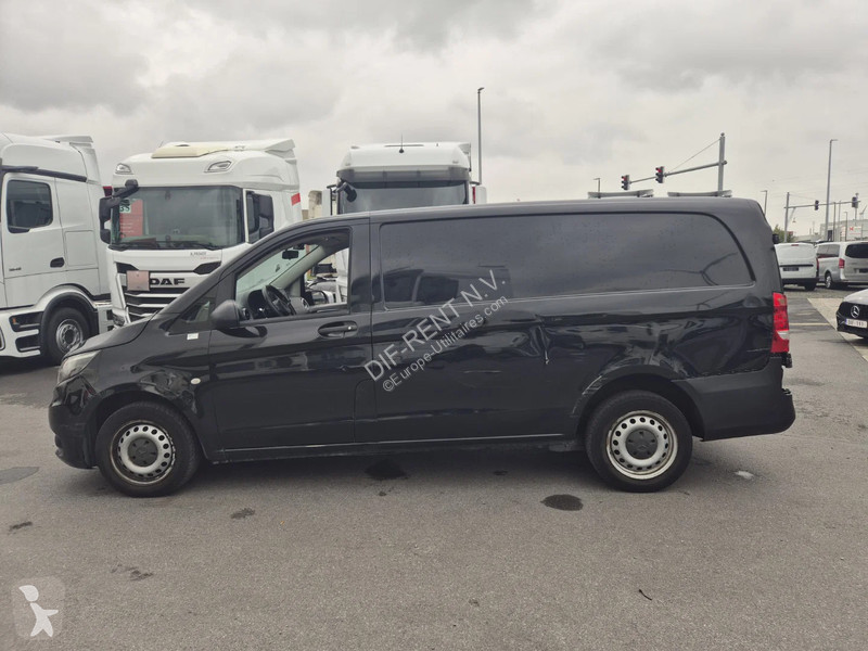 Véhicule utilitaire Mercedes Vito
