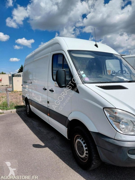 Véhicule utilitaire Mercedes SPRINTER