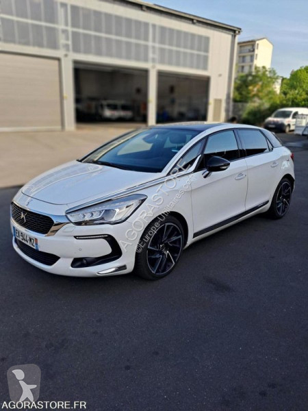 Véhicule utilitaire DS DS5