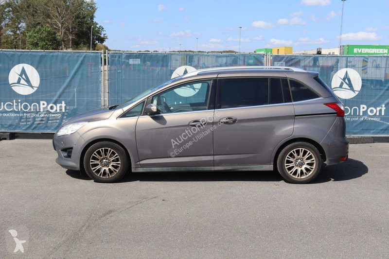Véhicule utilitaire Ford Grand