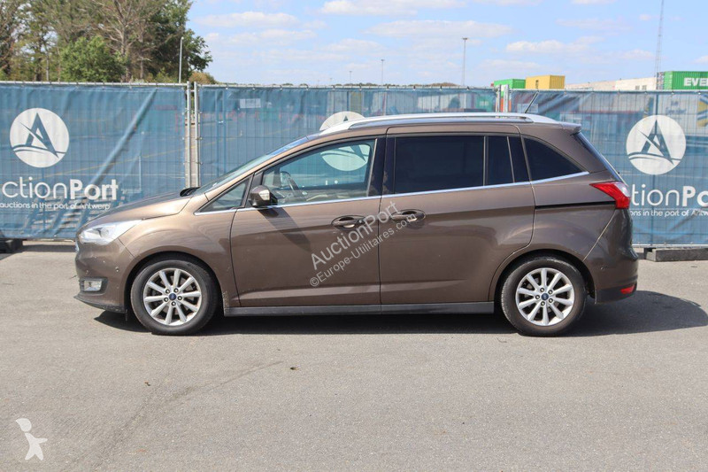 Véhicule utilitaire Ford Grand
