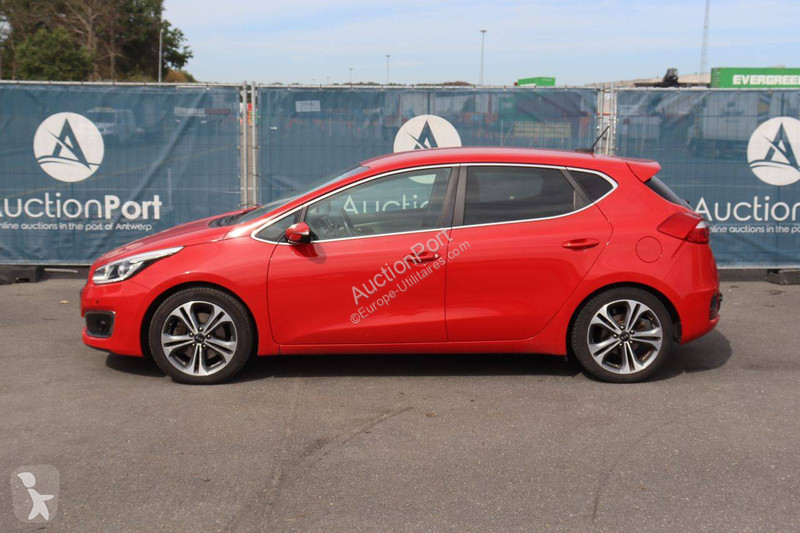 Véhicule utilitaire KIA  cee'd