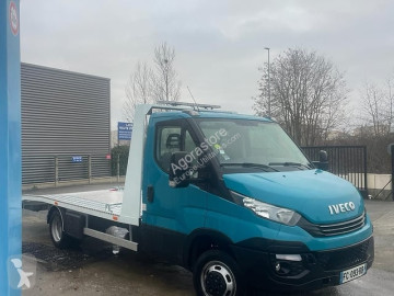 Utilitaire plateau ridelles Iveco