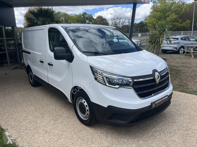 Коммерческий автомобиль Renault TRAFIC III FG...