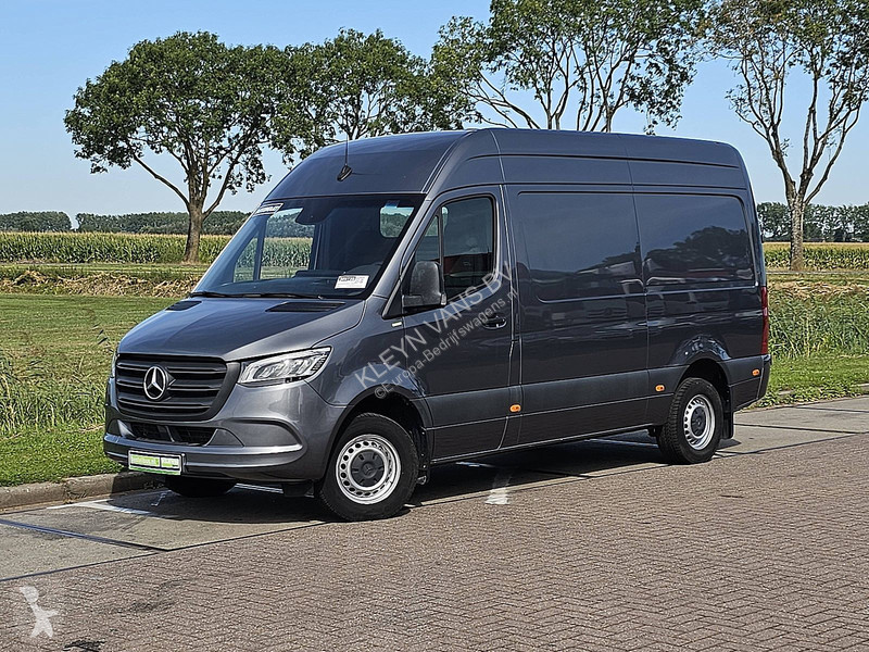 Véhicule utilitaire Mercedes 317 L2H2 LED Navi...