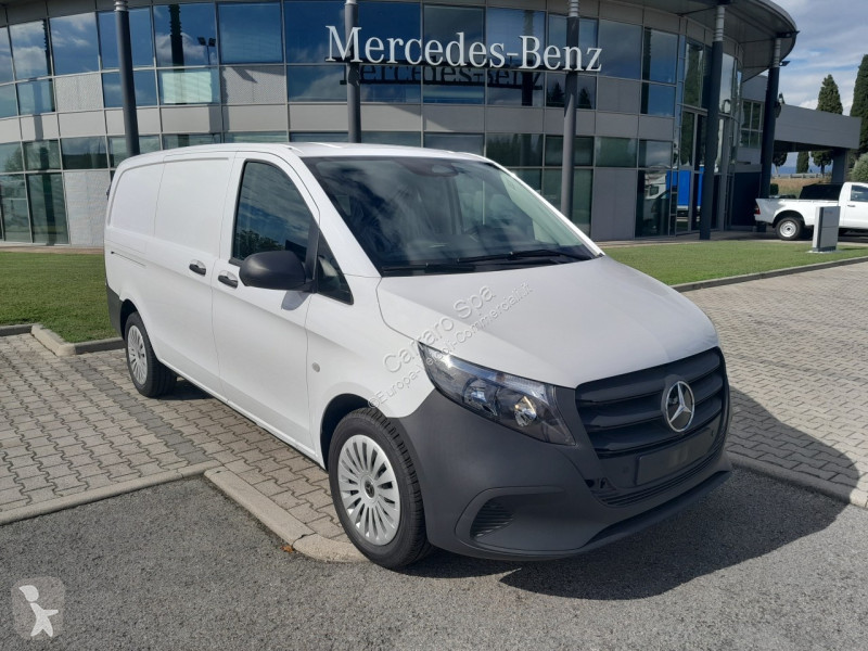 Véhicule utilitaire Mercedes Furgone