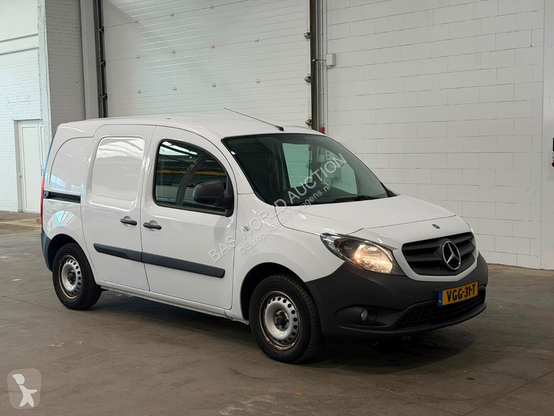Véhicule utilitaire Mercedes 108 CDI