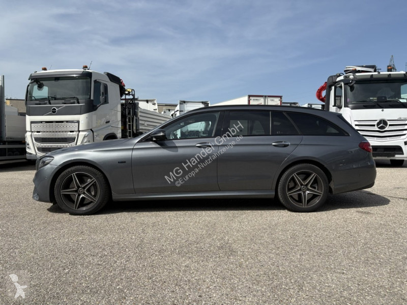 Veículo utilitário Mercedes E 300 de EQ-Power...