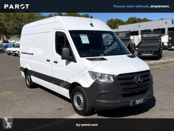 Fourgon moyen Mercedes