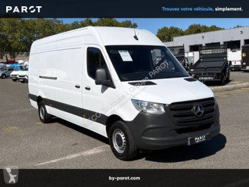 Fourgon long Mercedes