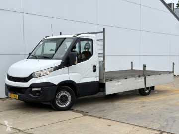 Utilitaire plateau Iveco