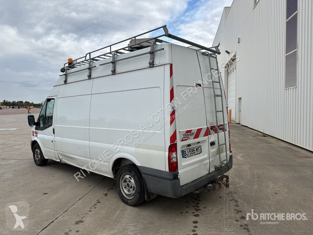 Véhicule utilitaire Ford 140T300