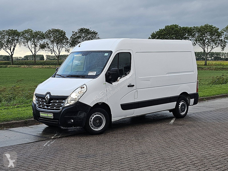 Лекотоварен автомобил Renault 2.3