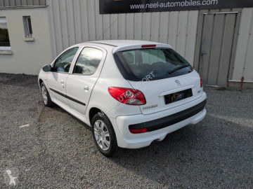 Peugeot 206 + 1.4i 75CH Trendy