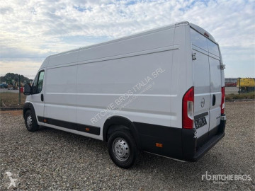 Caja cerrada Opel