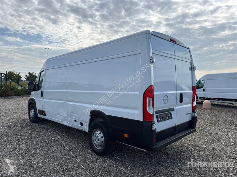 Véhicule utilitaire Opel 2.2