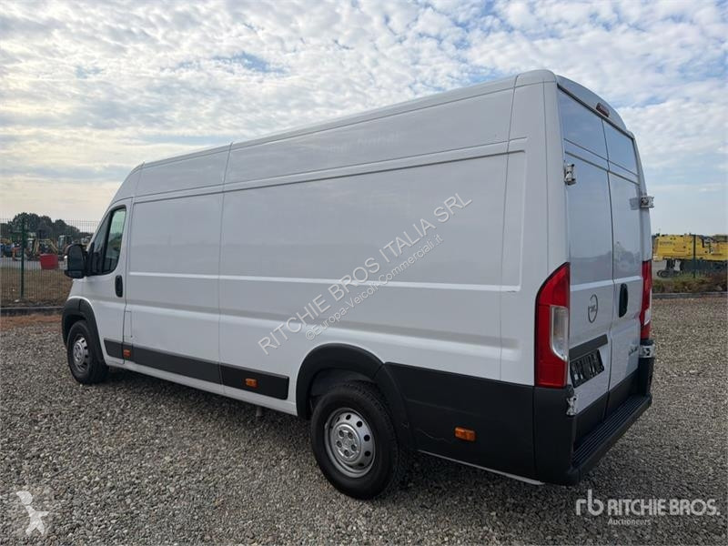 Véhicule utilitaire Opel 2.2