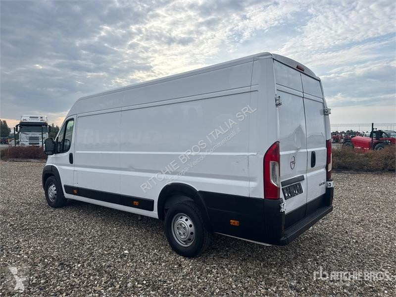 Véhicule utilitaire Opel 2.2