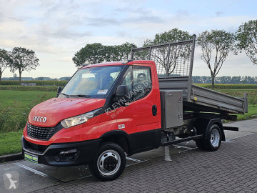 Con volquete Iveco