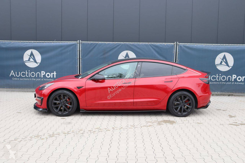 Комерційні автомобілі Tesla