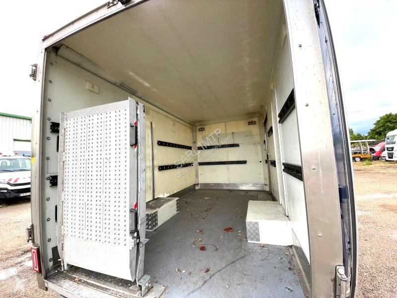 Véhicule utilitaire Renault DCI 130 L3H2 MASTER...