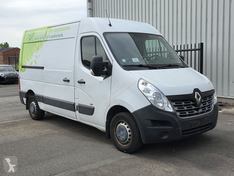 Комерційні автомобілі Renault master