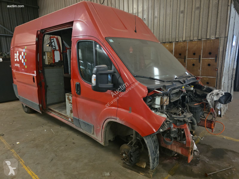 Комерційні автомобілі Peugeot boxer