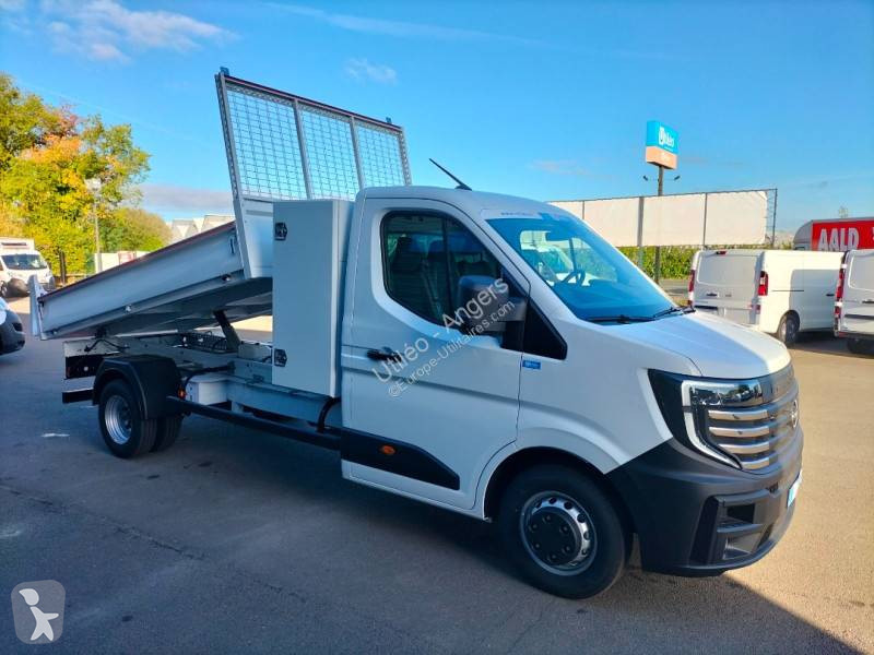 Véhicule utilitaire Nissan