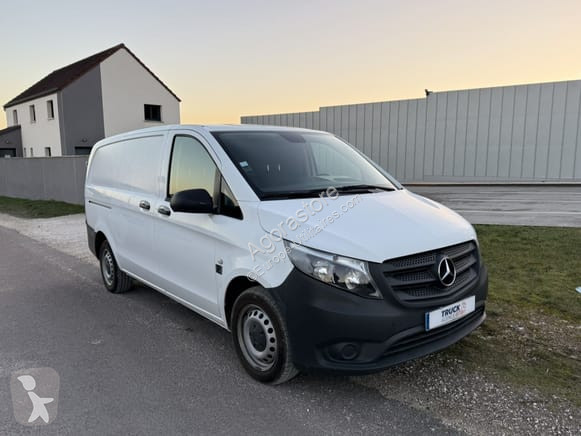 Véhicule utilitaire Mercedes VITO