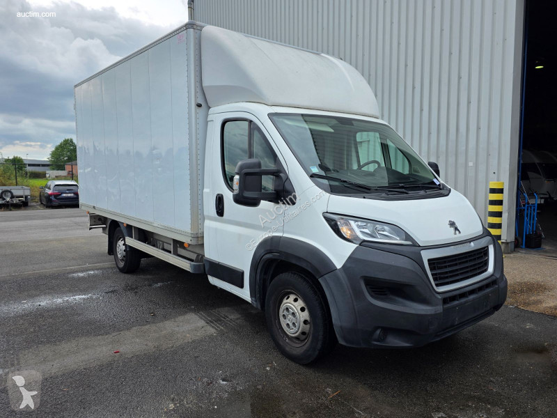 Лекотоварен автомобил Peugeot boxer