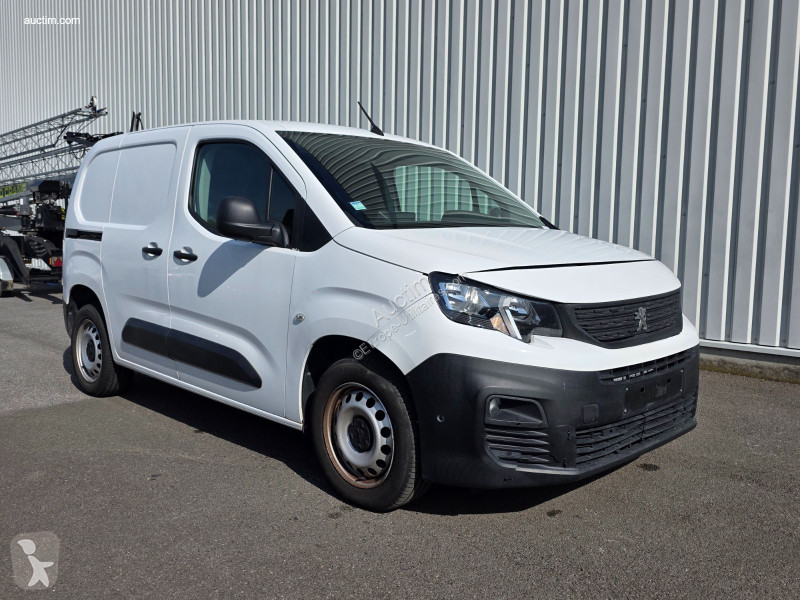 Лекотоварен автомобил Peugeot partner