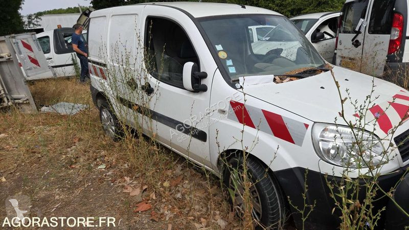 Лекотоварен автомобил Fiat DOBLO