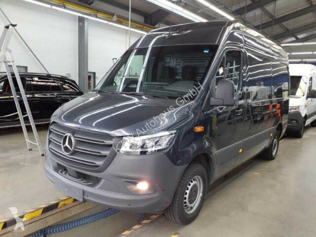 Лекотоварен автомобил Mercedes Sprinter 317...