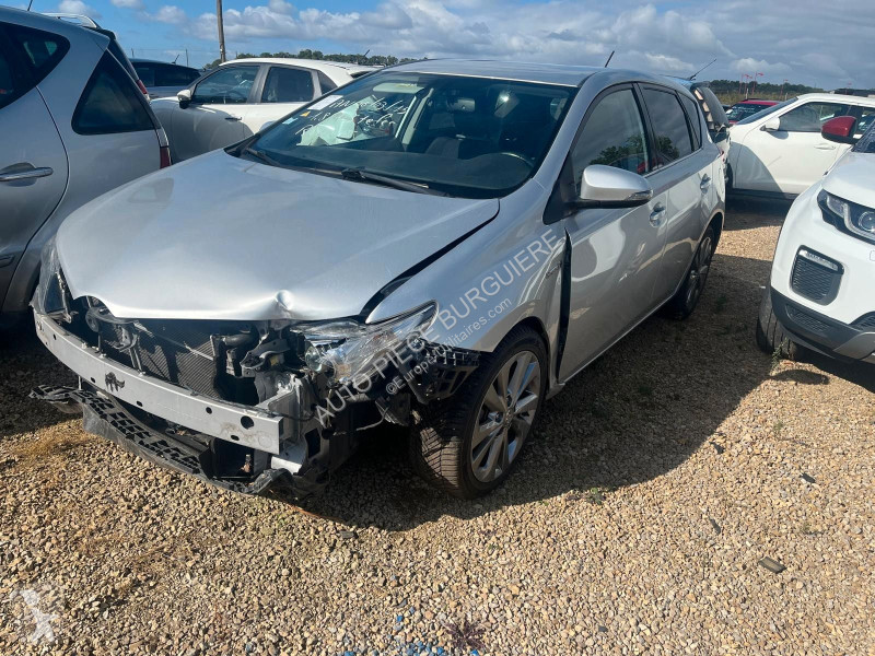 Лекотоварен автомобил Toyota 1.8 136 Hybride...