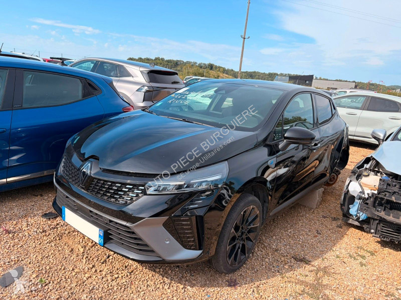Лекотоварен автомобил Renault V 1.6 E-Tech HEV...