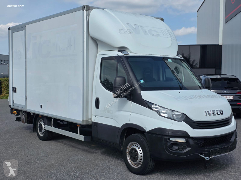 Iveco 35S12 van