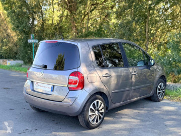 Coche berlina Renault