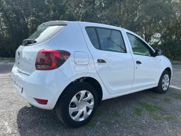 Coche berlina Dacia