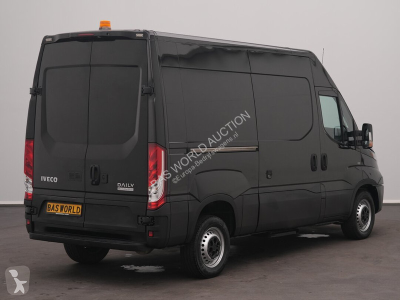 Bedrijfswagen Iveco 35S18