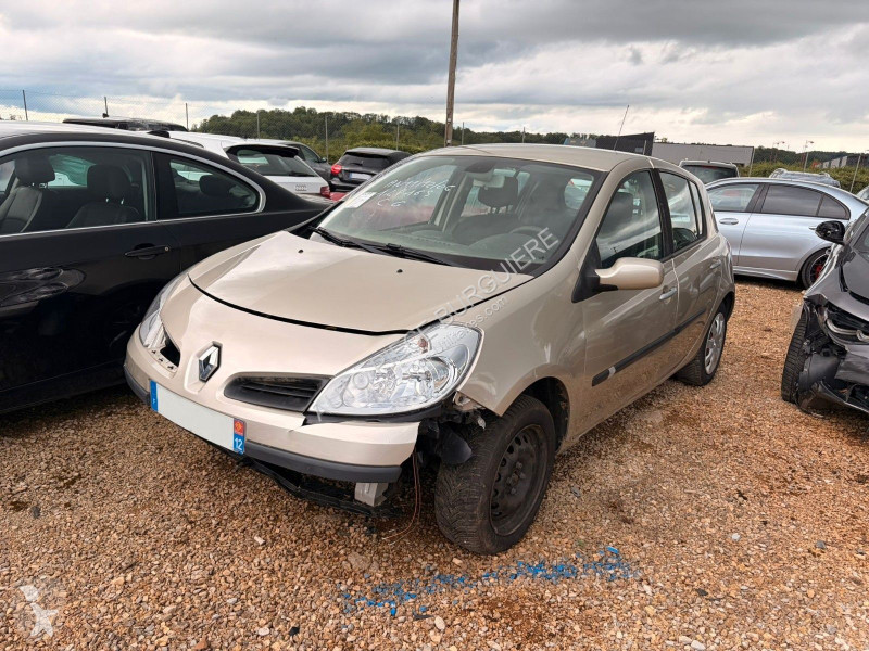 Коммерческий автомобиль Renault 1.4i 100 / FM807