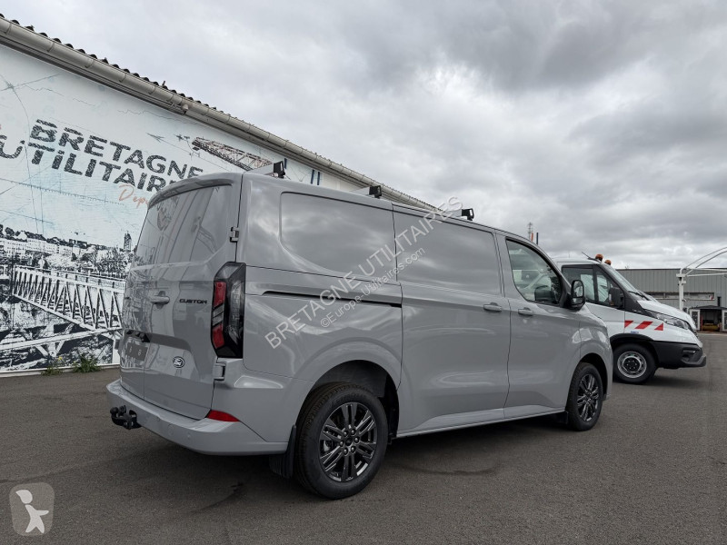 Коммерческий автомобиль Ford TRANSIT CUSTOM FG...