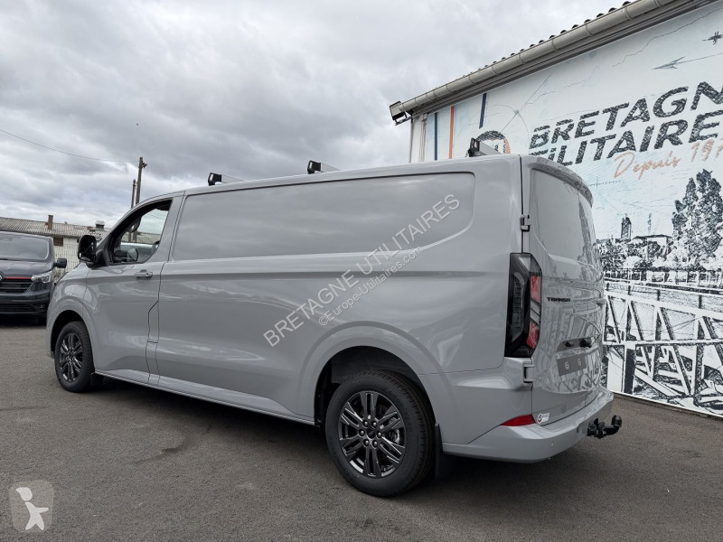 Коммерческий автомобиль Ford TRANSIT CUSTOM FG...