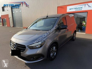 Lehké dodávkové auto Mercedes