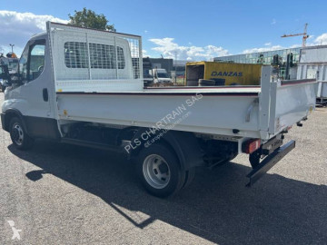 Con volquete estándar Iveco