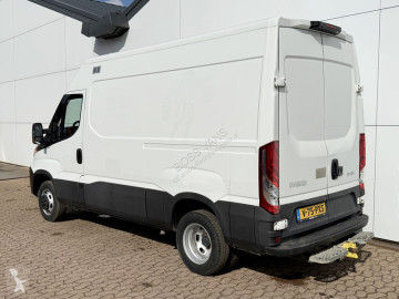 Iveco Daily 35C14 2.3 L2H2 Dubbellucht Airco Cruise control Camera Trekhaak 3,5t Inbouw lucht geveerde stoel