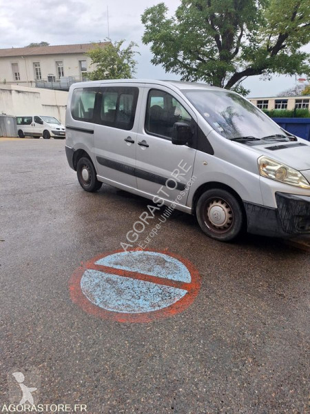 Veículo utilitário Peugeot mini bus