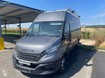 Furgón largo Iveco