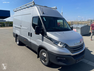 Furgón largo Iveco