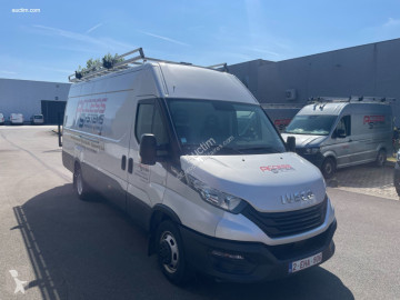 Furgón largo Iveco