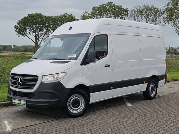 Fourgon utilitaire Mercedes
